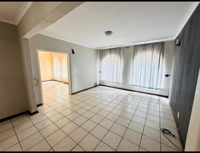 5 BEDROOM HOUSE FOR SALE IN BRACKENHURST